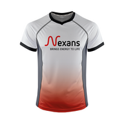Firmenlaufshirt für Nexans in dezentem Weiß mit rotem Farbverlauf.