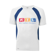 Auch der deutsche Privatsender RTL hat sich von der DEE GmbH ausstatten lassen. Auf dem T-Shirt ist  der Slogan RTL - Wir helfen Kindern zu sehen.