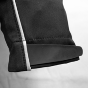 Die Ärmel der Softshell Jacke sind in schönen Kontrastfarben gestaltet. So sind Sie auch in der Dunkelheit noch gut zu sehen.