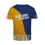 Rückansicht des Teilnehmer-Shirts 2019 für den METRO Marathon Düsseldorf mit Slogan, Skyline und Jahreszahl.